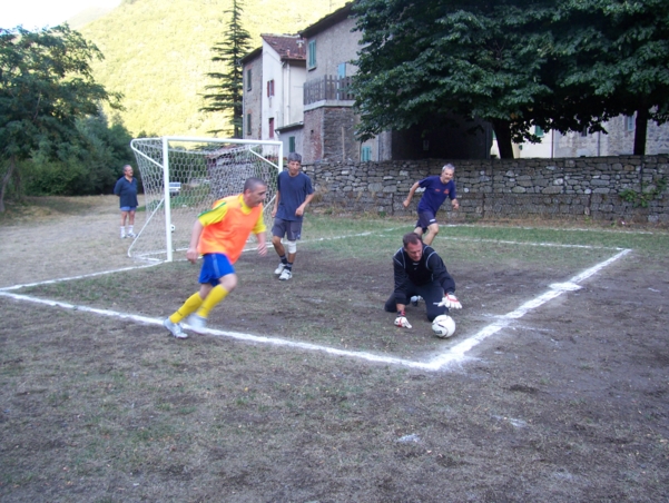  Image name: Calcio30.jpg 
 width: 601 pixel 
 height: 452 pixel 
 Size: 282200 bytes 
 Click to enlarge 